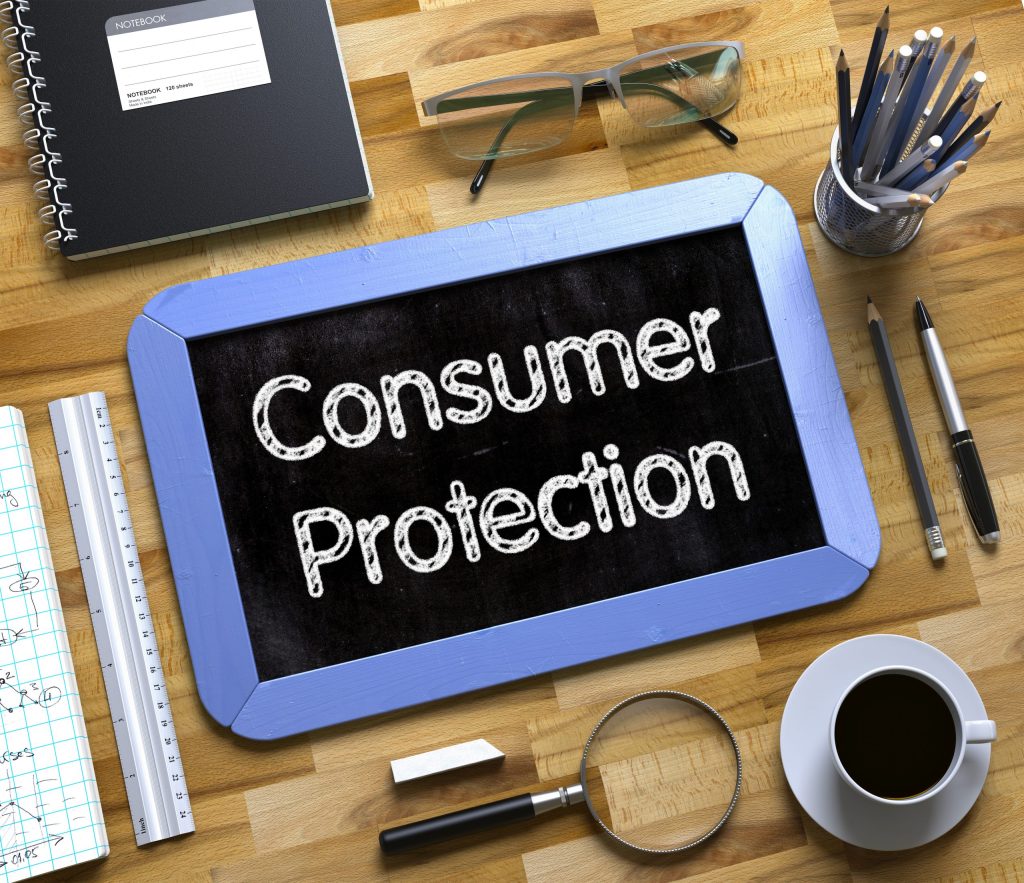 lavagnetta su cui è scritto: consumer protection