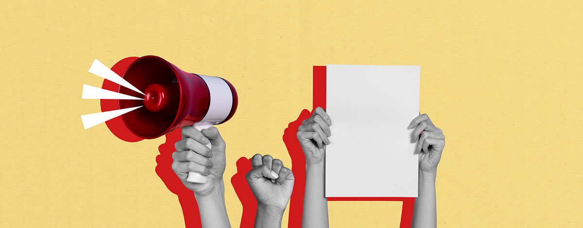 illustrazione di mani che tengono un foglio e un megafono