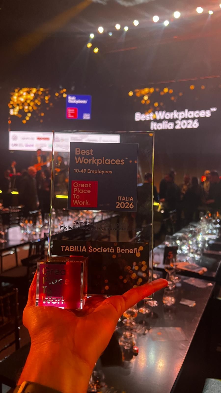 Targa Best Workplaces Italia 2026 di Great Place to Work con il nome TABILIA durante la cerimonia di premiazione