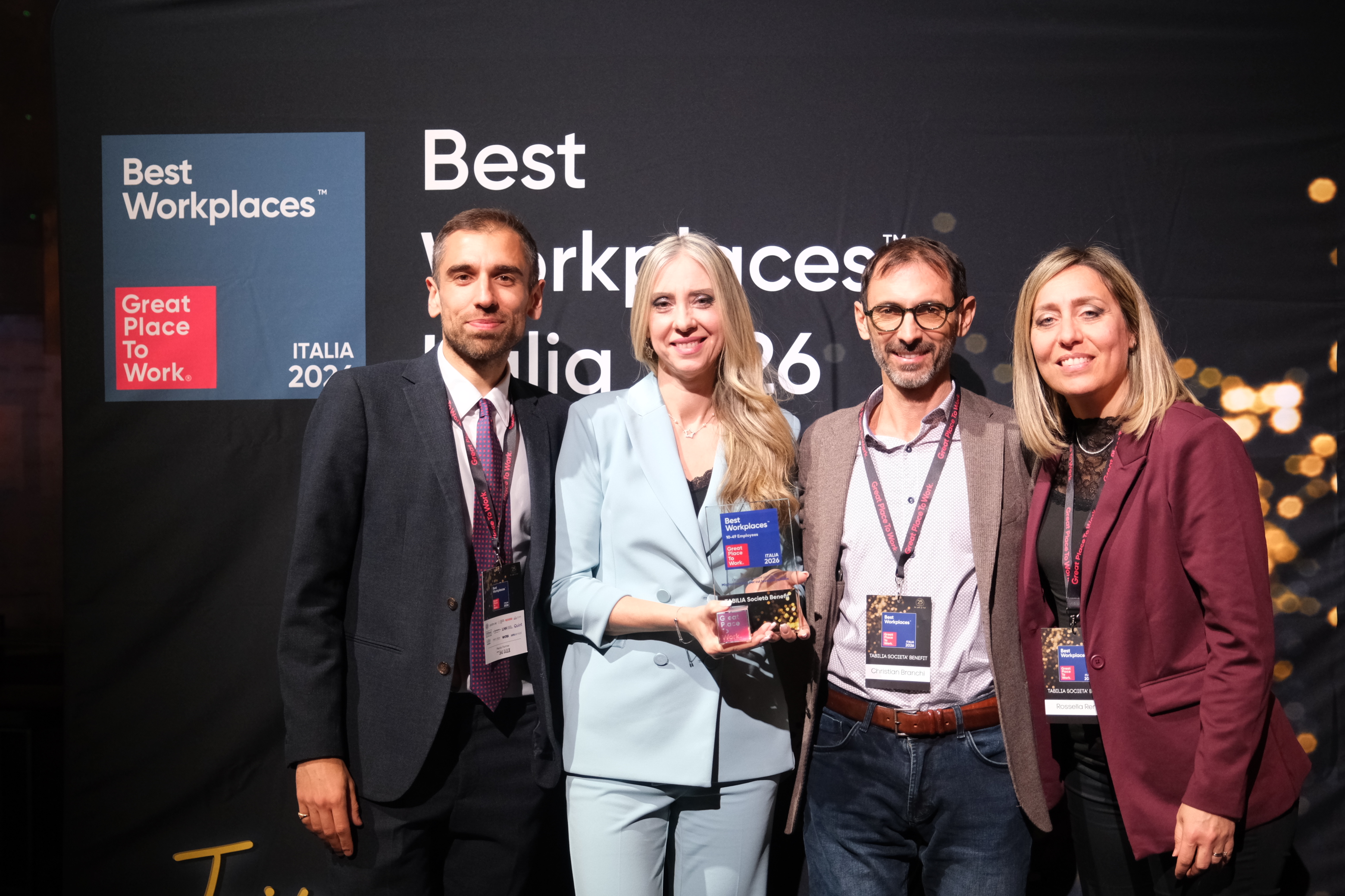 Team TABILIA sul palco alla premiazione Best Workplaces Italia 2026 mentre riceve il riconoscimento per il 10° posto nazionale